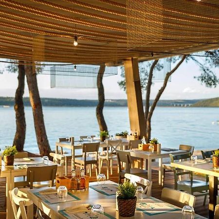 Easyatent Bungalow Tent Lanterna Červar-Porat المظهر الخارجي الصورة