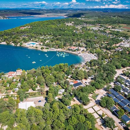 Easyatent Bungalow Tent Lanterna Červar-Porat المظهر الخارجي الصورة