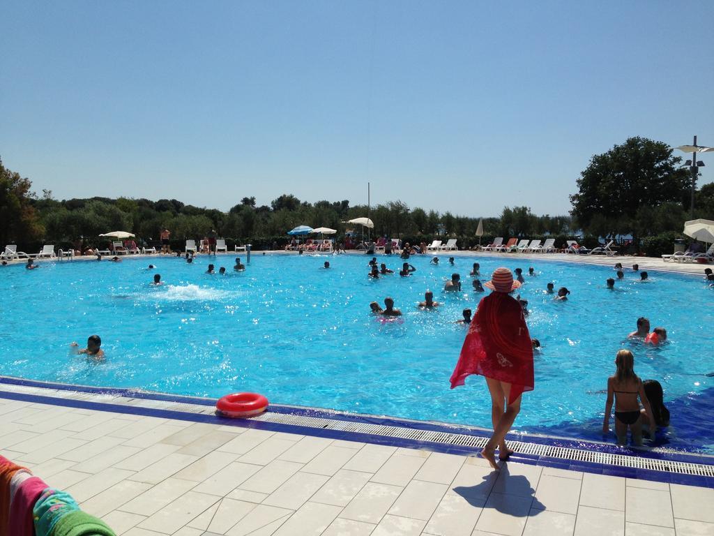 Easyatent Bungalow Tent Lanterna Červar-Porat المظهر الخارجي الصورة