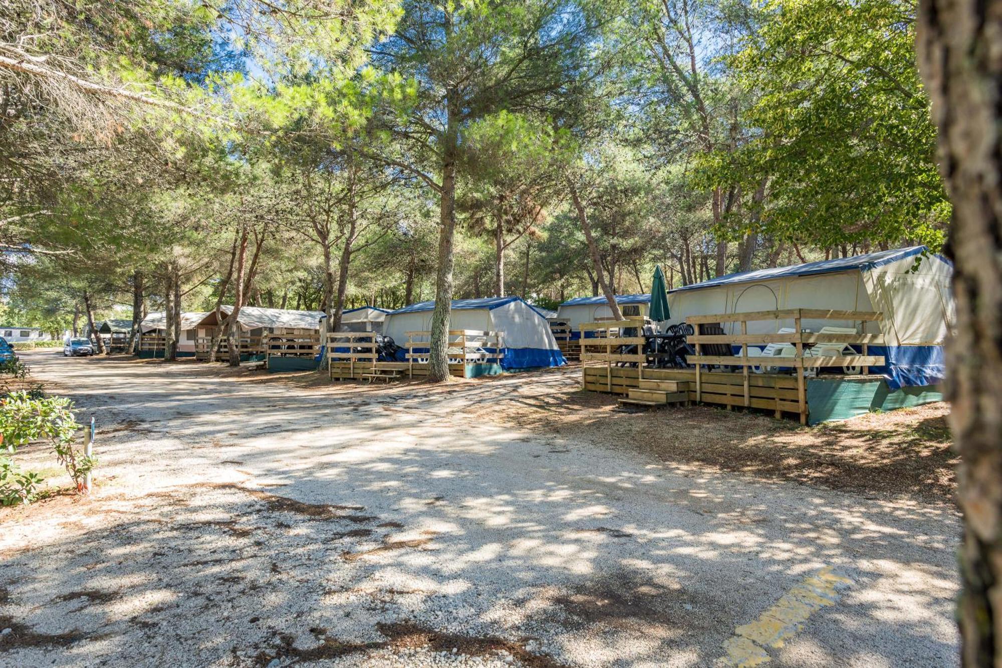 Easyatent Bungalow Tent Lanterna Červar-Porat الغرفة الصورة
