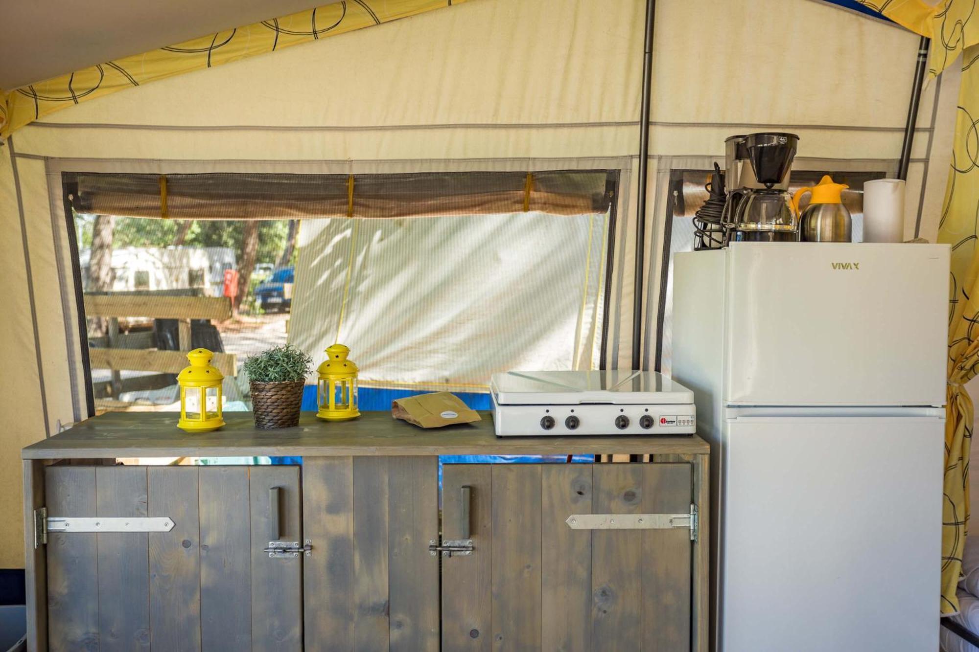 Easyatent Bungalow Tent Lanterna Červar-Porat الغرفة الصورة