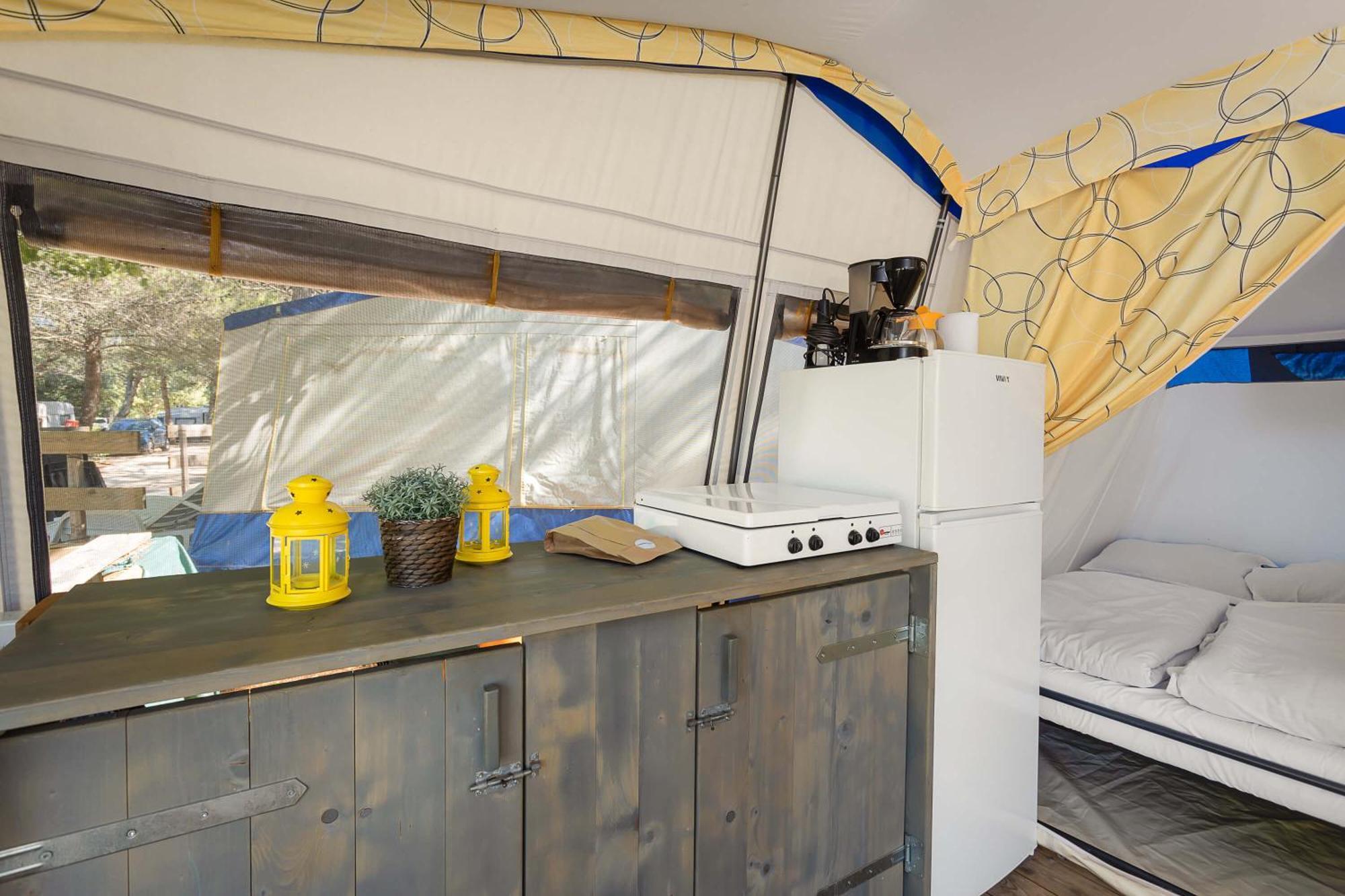 Easyatent Bungalow Tent Lanterna Červar-Porat الغرفة الصورة