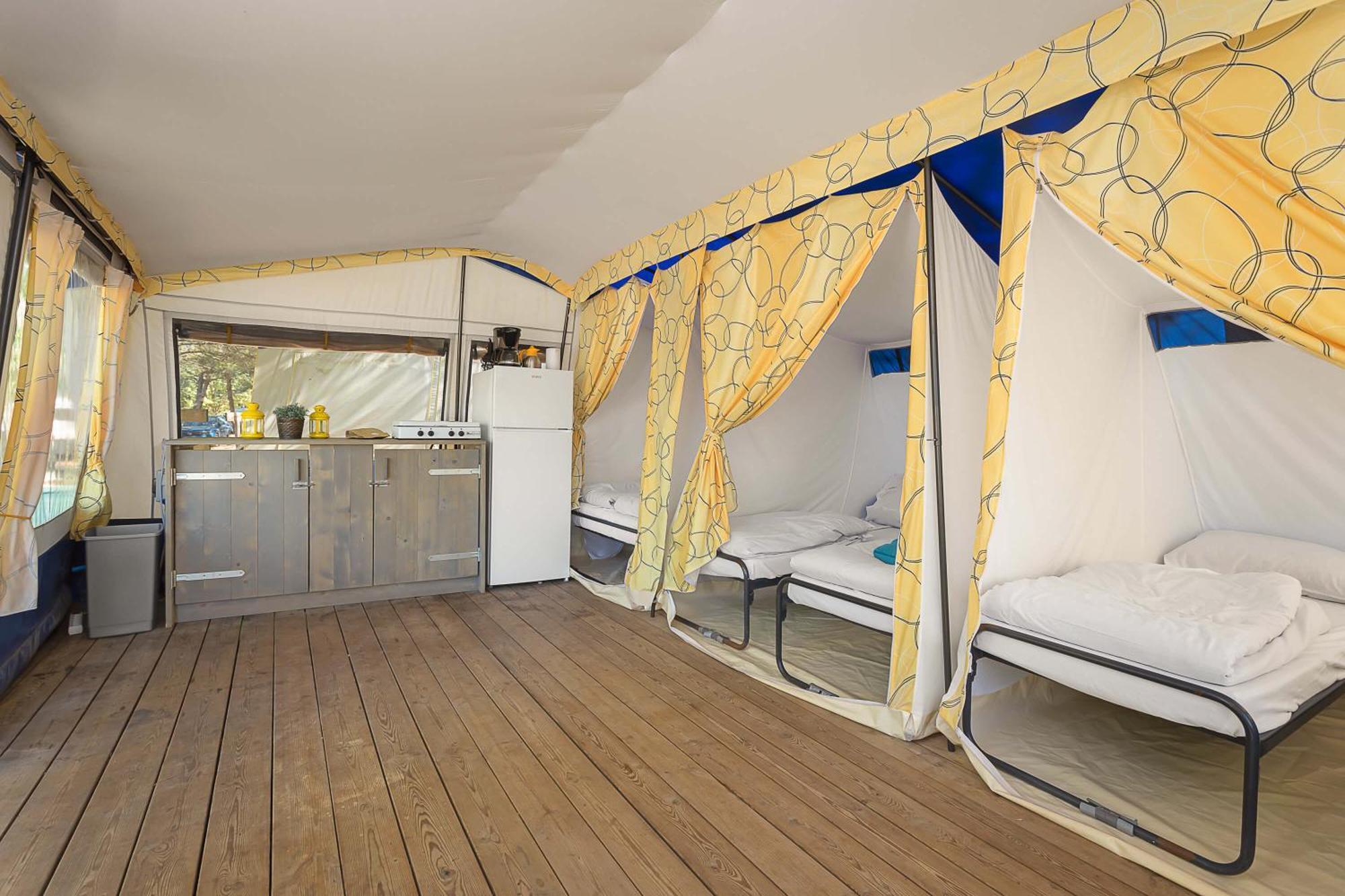 Easyatent Bungalow Tent Lanterna Červar-Porat الغرفة الصورة