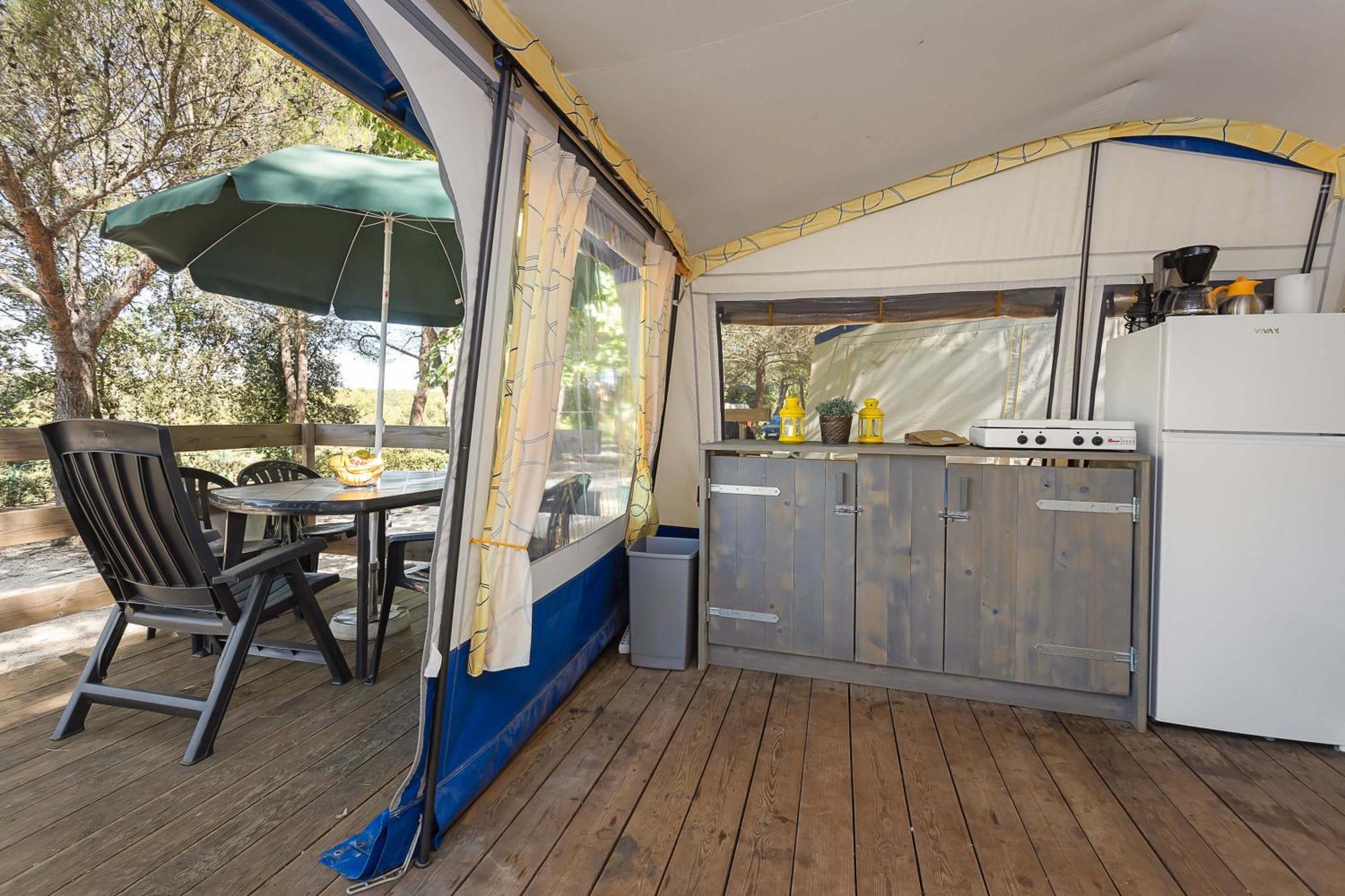 Easyatent Bungalow Tent Lanterna Červar-Porat الغرفة الصورة