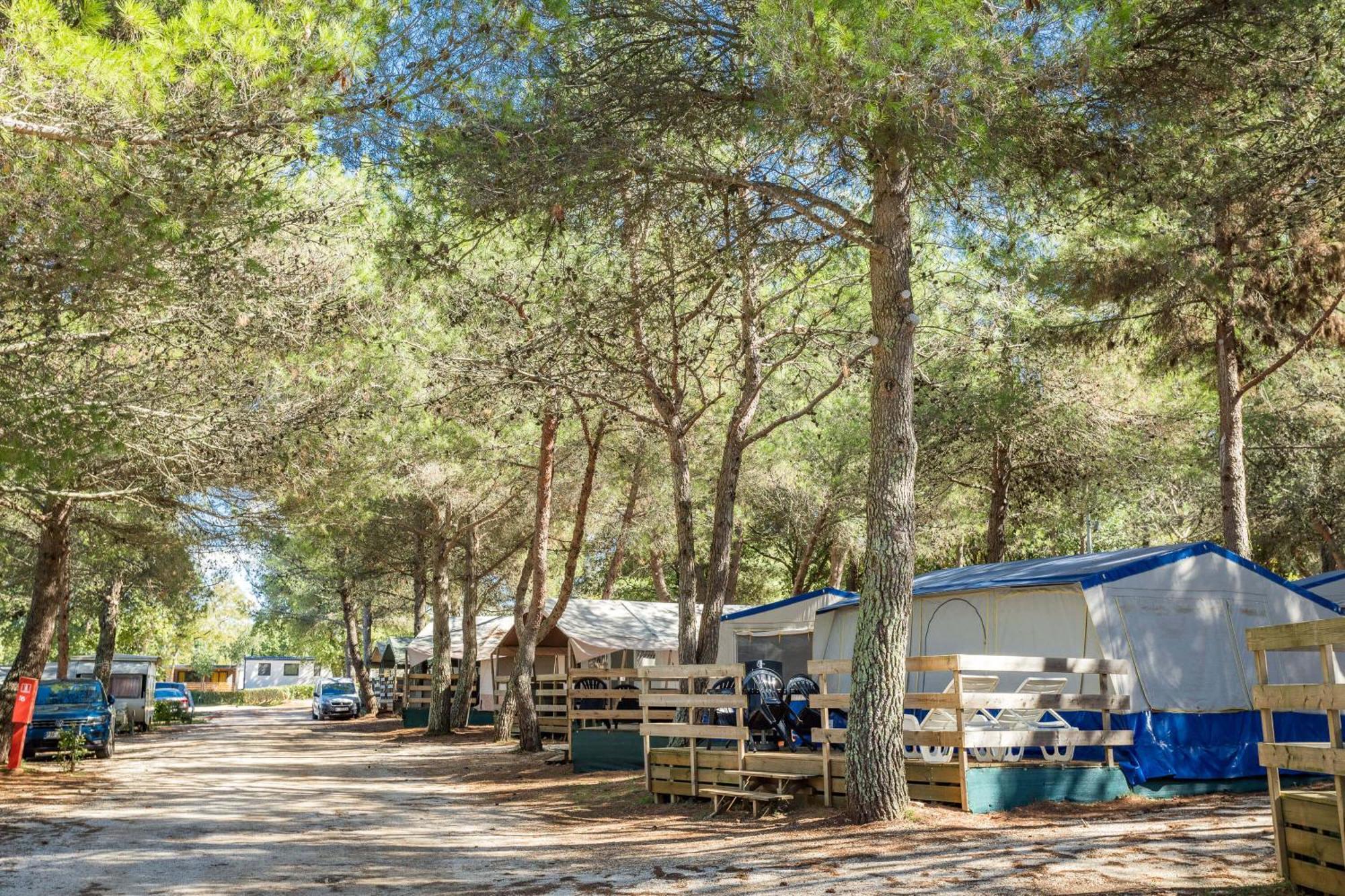 Easyatent Bungalow Tent Lanterna Červar-Porat الغرفة الصورة