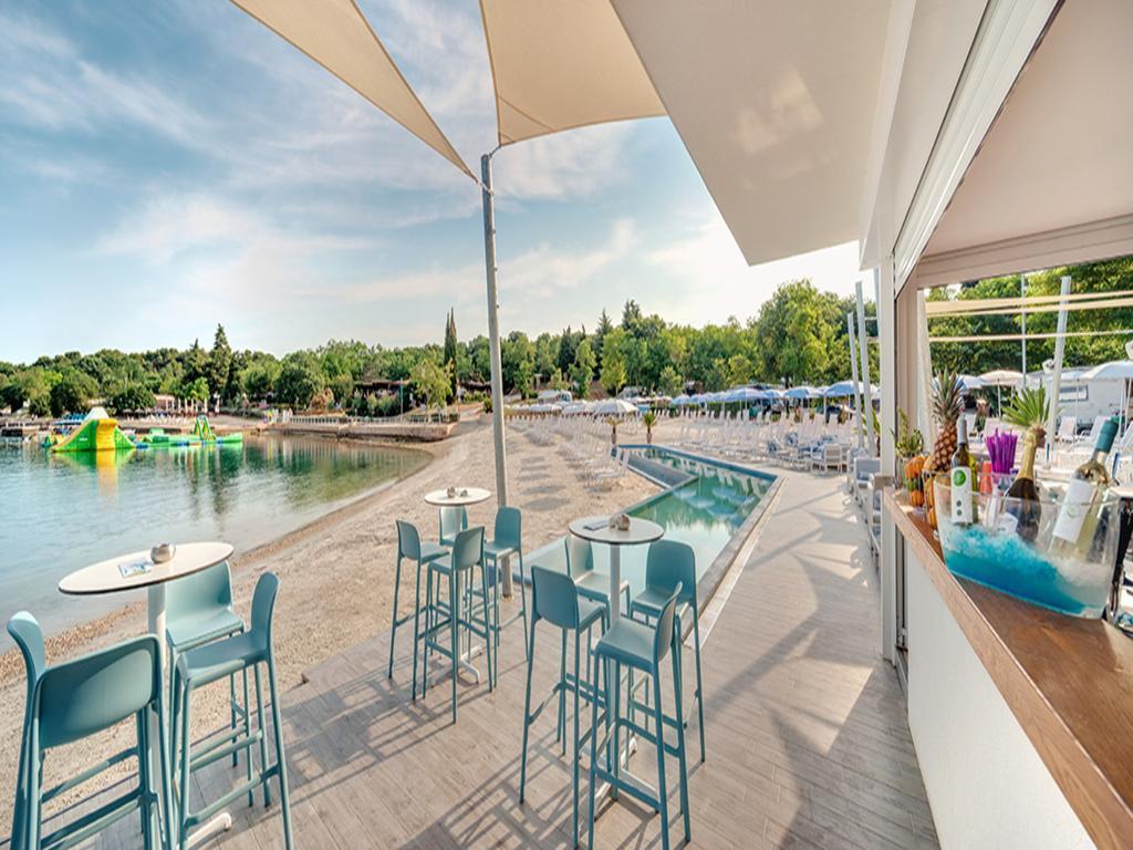 Easyatent Bungalow Tent Lanterna Červar-Porat المظهر الخارجي الصورة